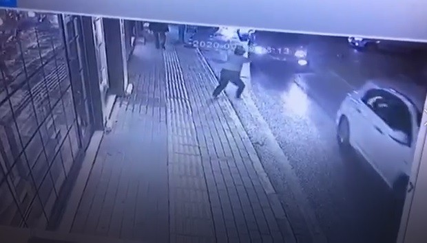 Bursa’da minibüsün çarptığı kız kameralara böyle yansıdı