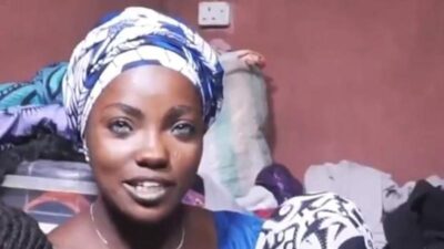 Eşini ve çocuklarını gözleri yüzünden evden kovdu.