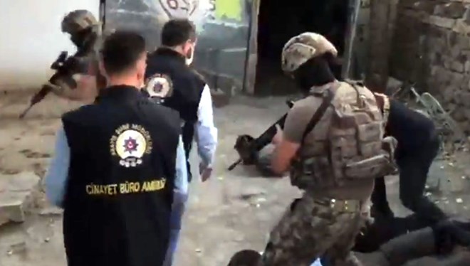 Evde 1 saat işkence yapan soyguncular akraba çıktı