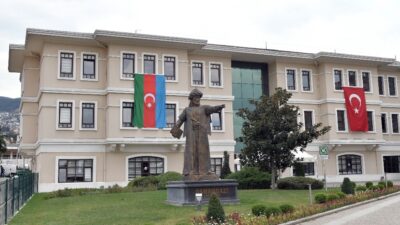 Osmangazi’den Azerbaycan’a bayraklı destek