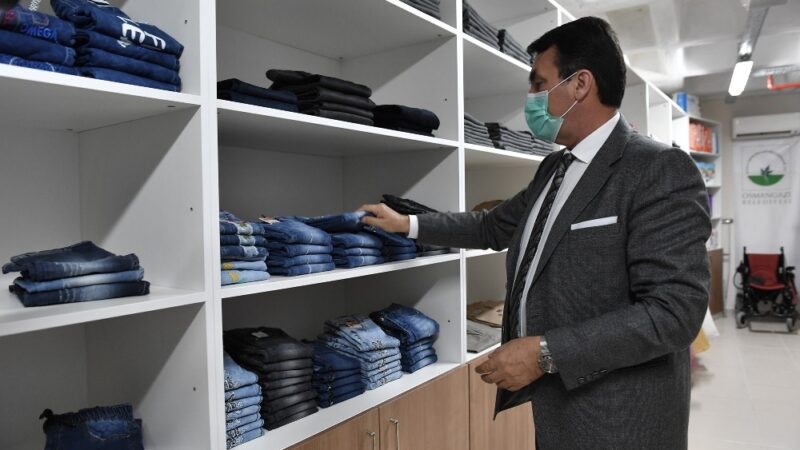 Osmangazi Belediyesi, ihtiyaç sahibi vatandaşlara gelinlikten, çocuk kıyafetlerine kadar birinci