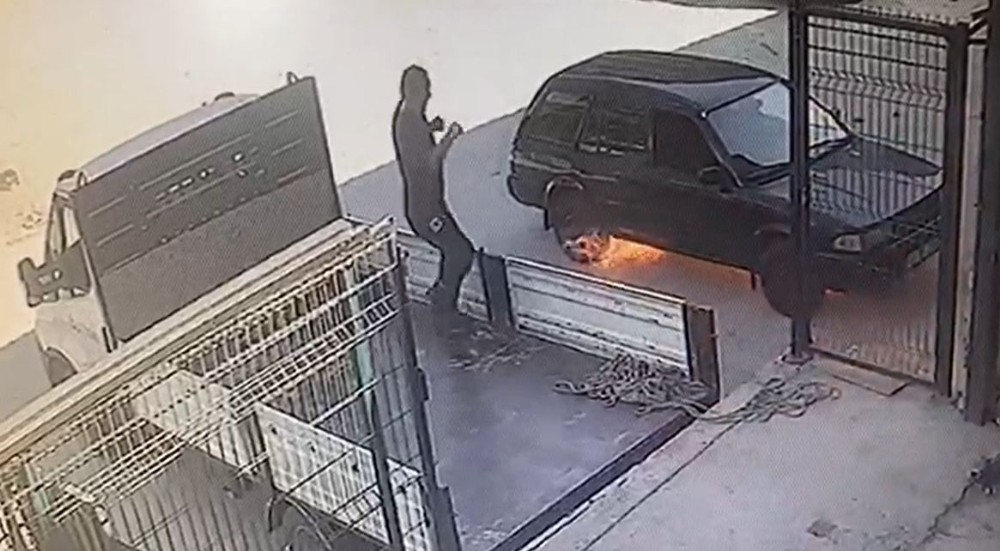 Bursa’da otomobil bomba gibi patlayıp alev aldı