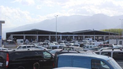 Yer: Bursa… Pazar modern, satılanlar hurda