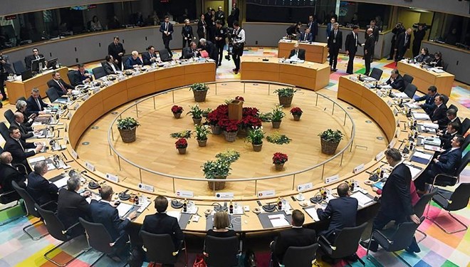 AB Liderler Zirvesi ertelendi