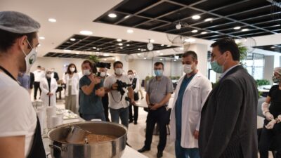 Sağlık çalışanlarına aşureler Osmangazi’den