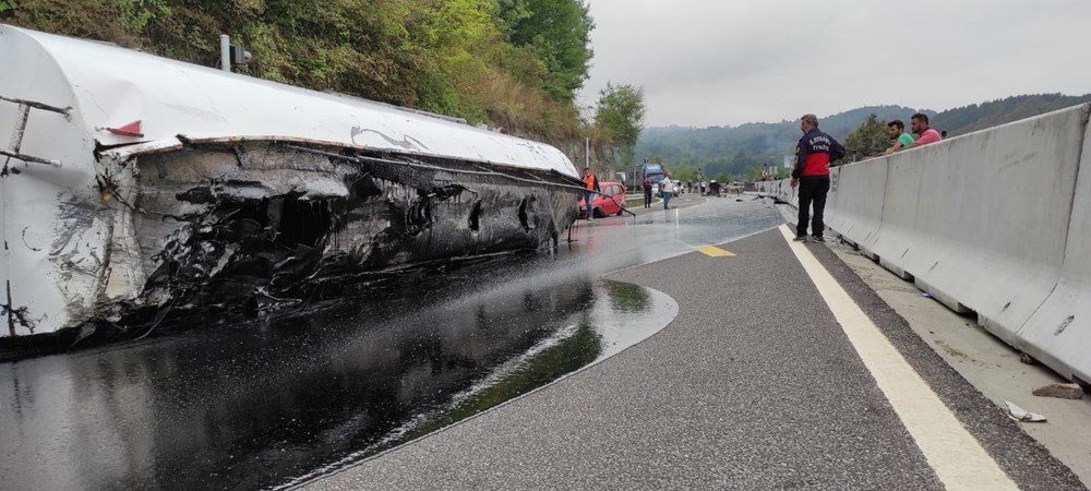 Zift yüklü tanker devrildi, Bolu Dağı ulaşıma kapandı