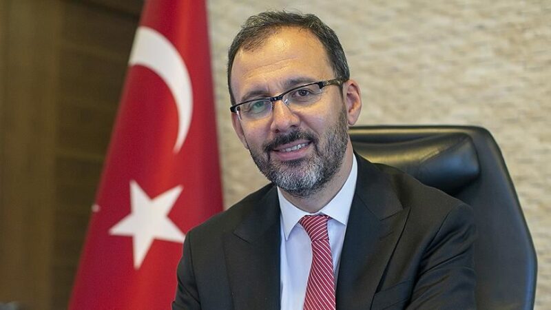 Bakan Kasapoğlu, sosyal medya hesabından, "UEFA Avrupa Ligi'ndeki temsilcimiz Galatasaray'ın