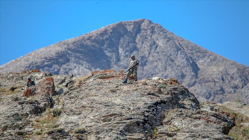 Van’ın Çatak ilçesi kırsalında çıkan çatışmada 3 terörist etkisiz hale getirildi