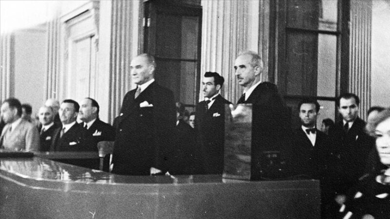 Gazi Mustafa Kemal Atatürk'ün talimatıyla 1932'de düzenlenen "Birinci Türk Dil