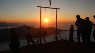 Fırtına Vadisi’nde izinsiz kurulan salıncaklar kaldırıldı