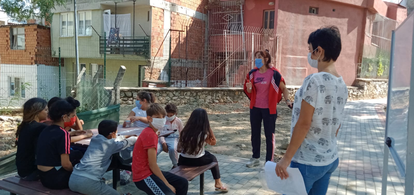 Yıldırımlı çocuklara hijyen eğitimi Yıldırımlı çocuklara hijyen eğitimi