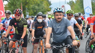 Yıldırımlılar doğa için pedal çevirdi, fidan dikti