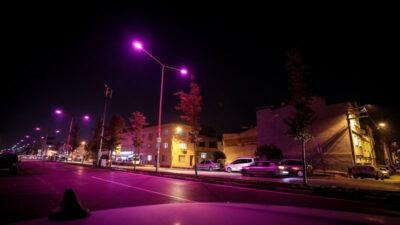 Bursa’da sokak lambaları pembe yandı