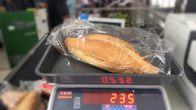 Bursa’da marketlerde de ekmek gramajları denetlendi