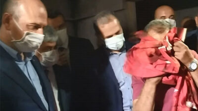 Bütün eşyaların yandığı odada sadece Türk bayrağı yanmadı