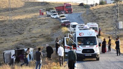 İşçi servisi şarampole devrildi: 14 yaralı