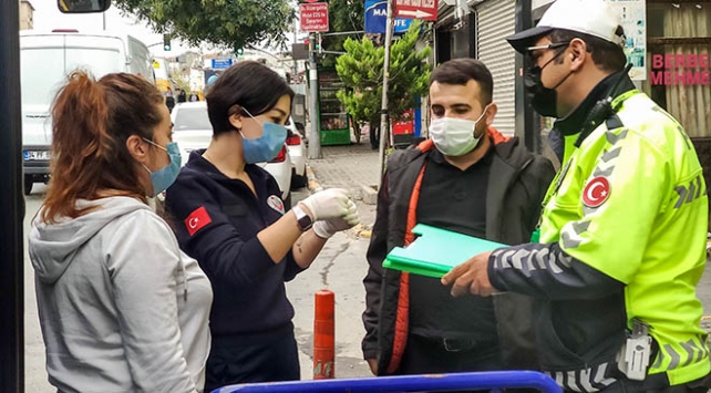 Karantinada olması gereken şoför yolcu taşırken yakalandı