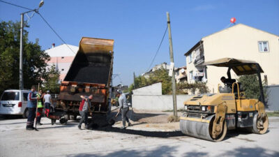 Huzur Mahallesi’nde asfalt yama çalışmaları sürüyor