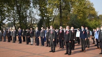 Cumhuriyet Bayramı coşkusu resmi törenlerle başladı