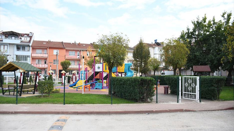 Eskiyen parklar yenileniyor