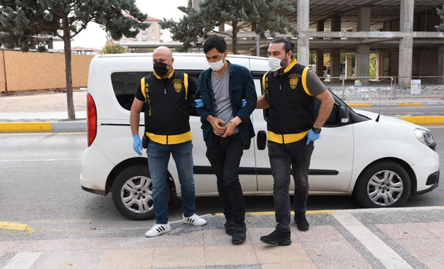 Babasını 10 yerinden bıçaklayarak öldürdü: ‘Cinnet getirdim, pişmanım’ dedi