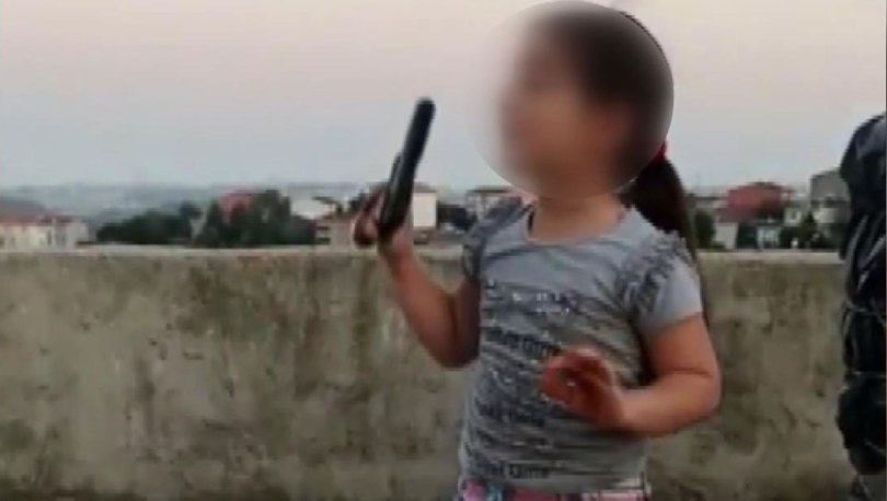 Skandal görüntü! 6 yaşındaki çocuğa tabanca verip ateş ettirdi