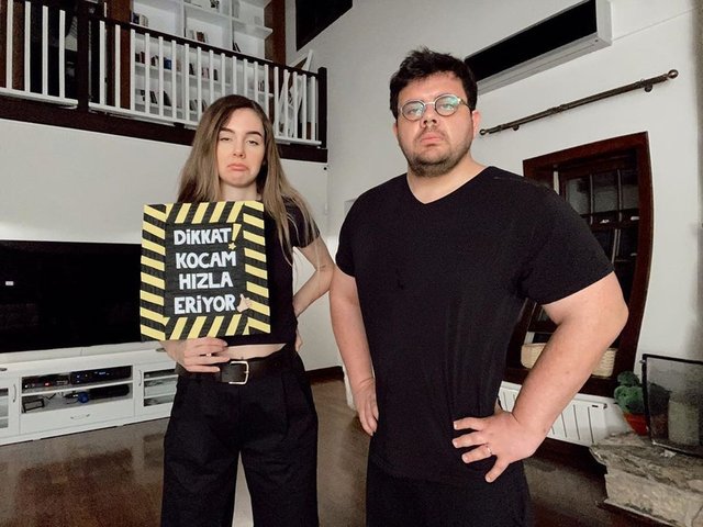 Berfu Yenenler’den esprili paylaşım Berfu Yenenler’den esprili paylaşım