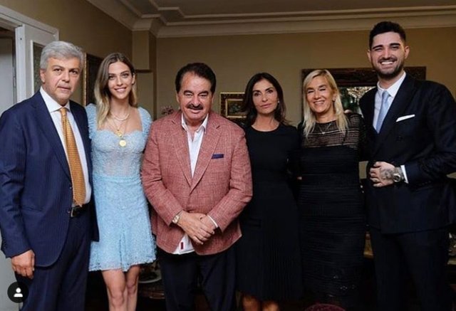 İdo Tatlıses ile Yasemin Şefkatli nişanlandı İdo Tatlıses ile Yasemin Şefkatli nişanlandı