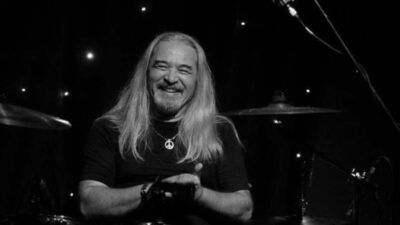 Ünlü sanatçı hayatını kaybetti