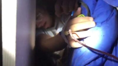 Enkazın altında böyle dedi: Abla çok korkuyorum, elimi tutar mısın!