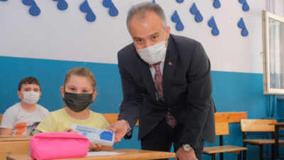 Büyükşehir’den öğrencilere hijyen seti