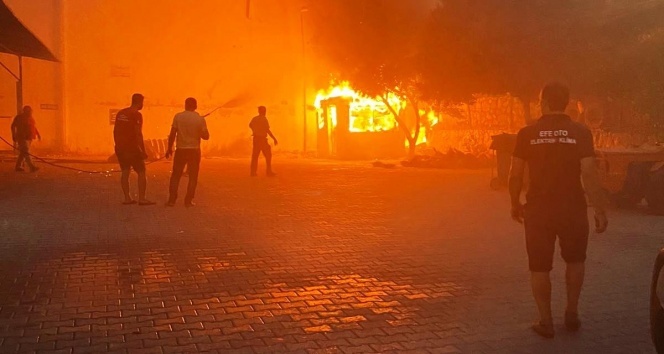 İş yerinde yangın! Saniyeler içinde küle döndü