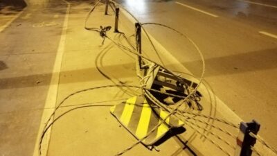 Kontrolden çıkan lüks otomobil defalarca takla attı