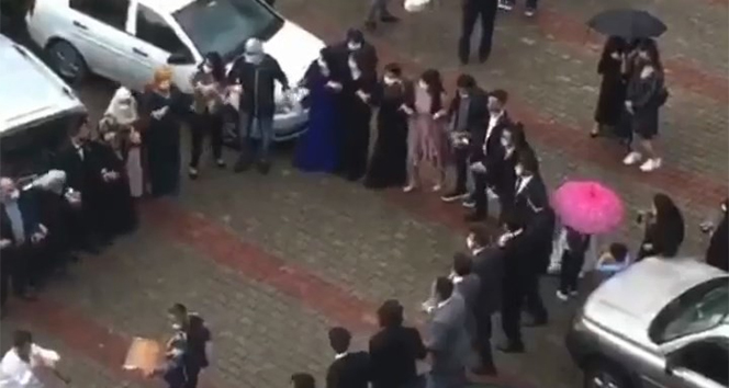 Bursa’da korona halayına ceza yağdı Bursa’da korona halayına ceza yağdı