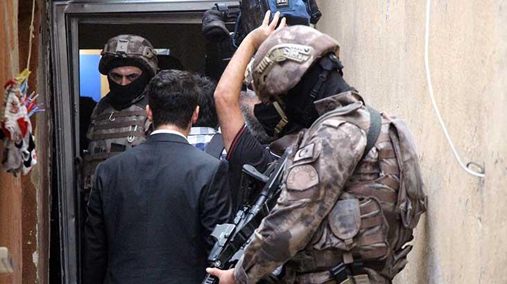 İstanbul’da sıcak dakikalar! 200 polis katıldı İstanbul’da sıcak dakikalar! 200 polis katıldı