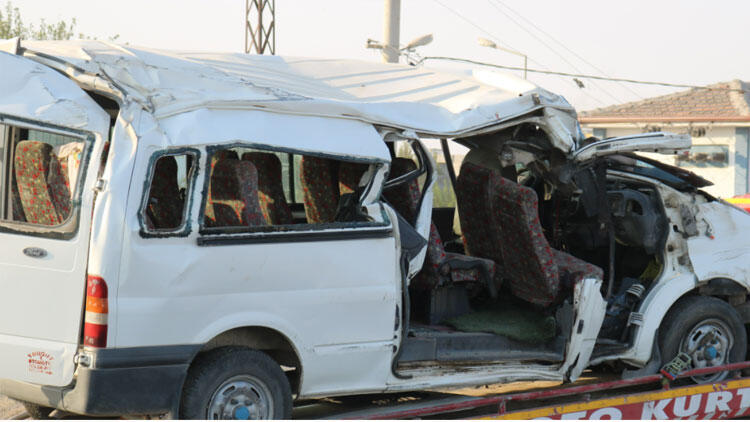 İşçi servisi kaza yaptı! Ölü ve yaralılar var