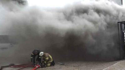 Bursa’da yıldırım isabet eden depo alev alev yandı!