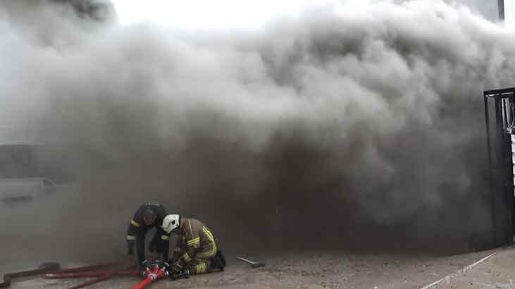 Bursa’da yıldırım isabet eden depo alev alev yandı!