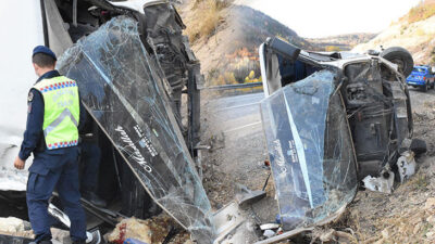 Feci kaza! 5’i ağır, 15 yaralı