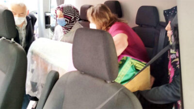 2 yaşındaki kızını son yolculuğuna kucağında uğurladı