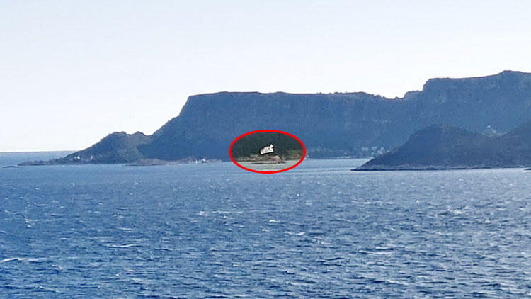 Tepki çeken gelişme! ‘Provokasyon amaçlı dev Yunan bayrağı astılar’