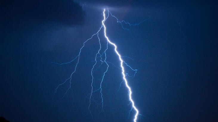 Balıkesir’de yıldırım düştü! Yaralılar var