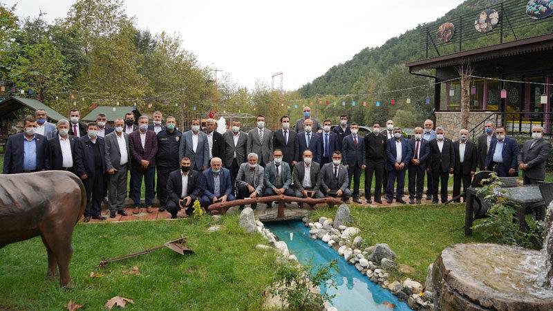 Kestel’de Muhtarlar Günü törenle kutlandı Kestel İlçesinde 19 Ekim Muhtarlar Günü, Atatürk Anıtı’nda düzenlenen çelenk