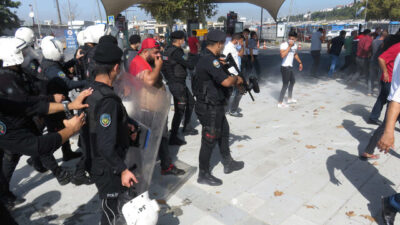 Minibüsçü gerginliği! Polis yollarını kesti