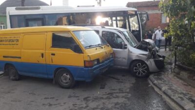 Direksiyonda kalp krizi geçiren sürücü kaza yaptı