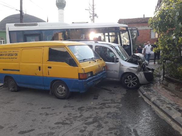 Direksiyonda kalp krizi geçiren sürücü kaza yaptı
