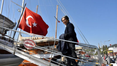 Dünyaca ünlü modacı koronadan vefat etti