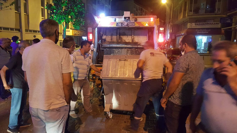 BURSA (AA) - Bursa'nın Karacabey ilçesinde otomobiliyle temizlik işçisine çarparak