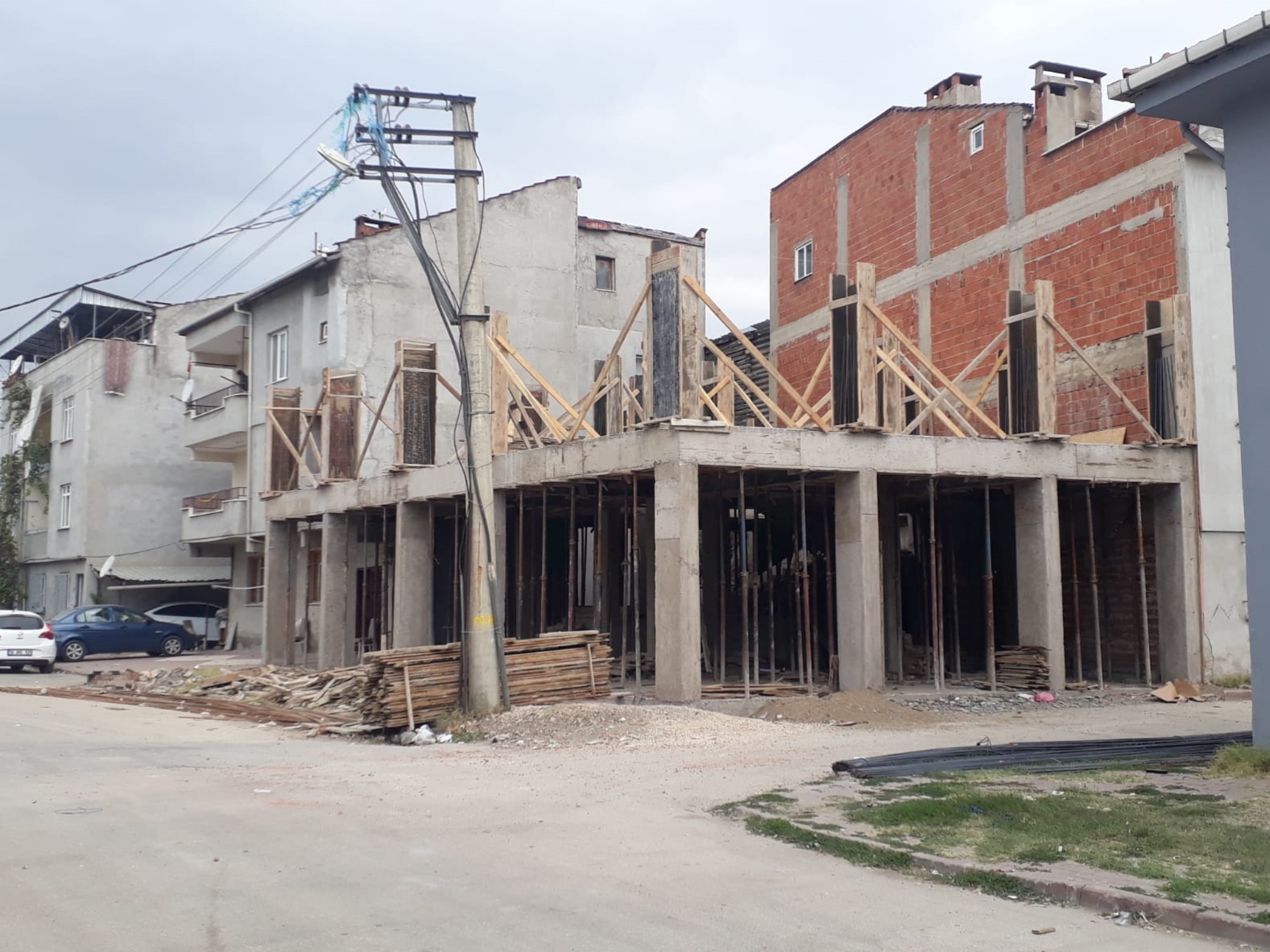 İnegöl’e yakışmayan inşaat manzaraları mercek altında