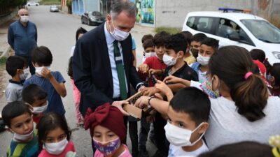 Başkan Taban’dan sokakları temizleyen çocuklara sürpriz ziyaret